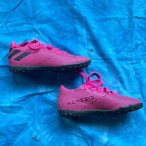 Adidas - kids Soccer Shoes - Sz12 - Pink and Black - Nemesis